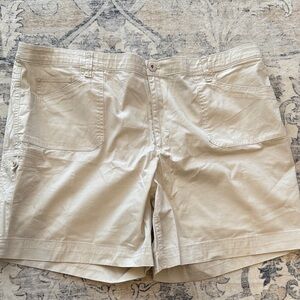 Gloria Vanderbilt Beige Cargo Shorts